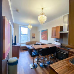 1 minute from Royal Mile, Large 5 Bedroom Escape