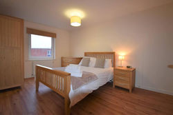 Pinnacle 2 - City Centre 2 Bedroom 2 Bathroom Apartment - with Balcony, Free Parking, Fast Wifi and Smart TV