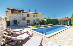Stunning home in Frkeci with WiFi and 3 Bedrooms